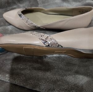 Naturalizer Flats - SIZE 4
